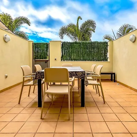 Casa de Férias Tenerifeopenhome Townhouse Oasis Fanabe 21 *